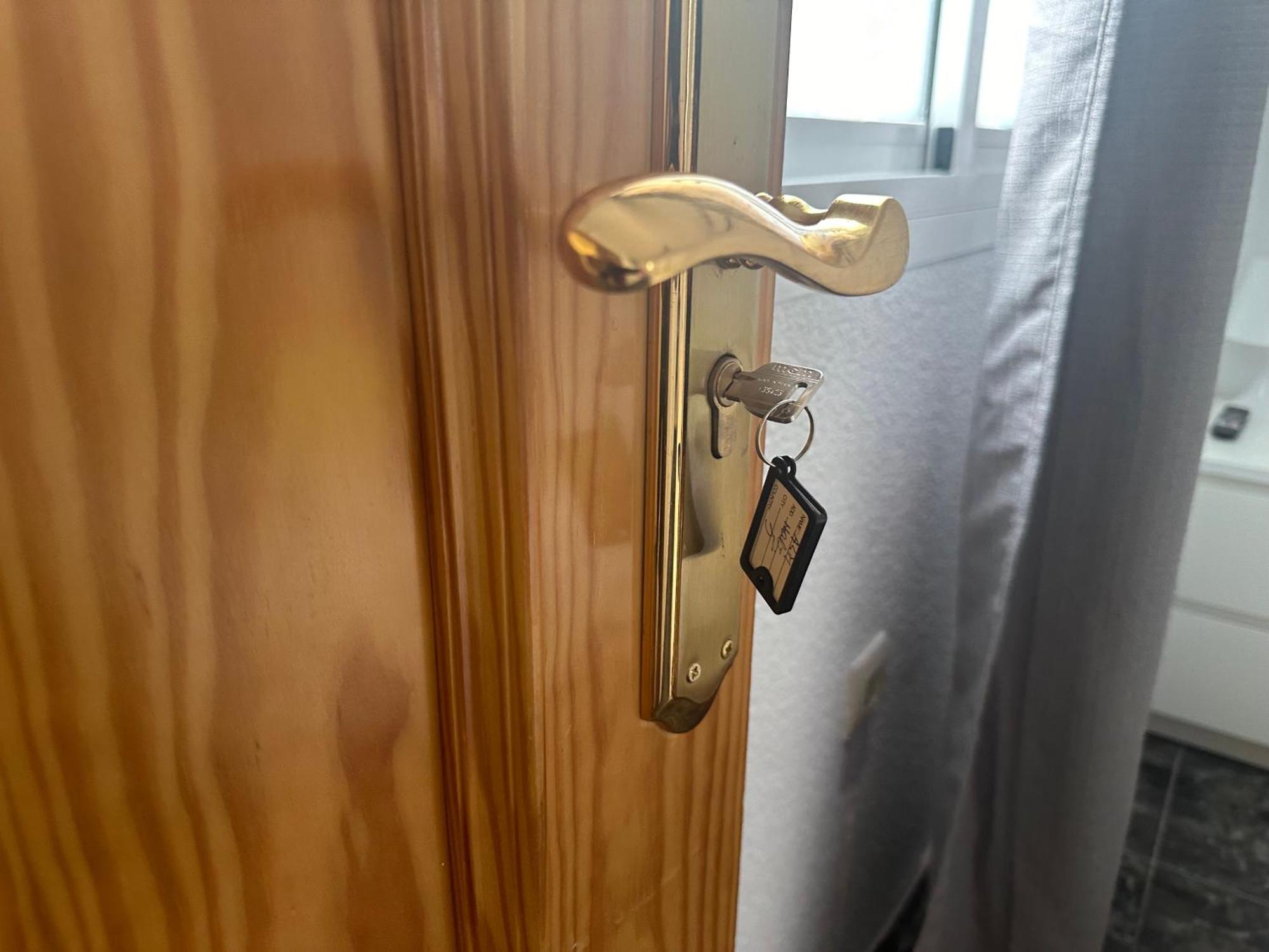 Almeria Centro Habitacion Privada En Apartamento Compartido Екстер'єр фото