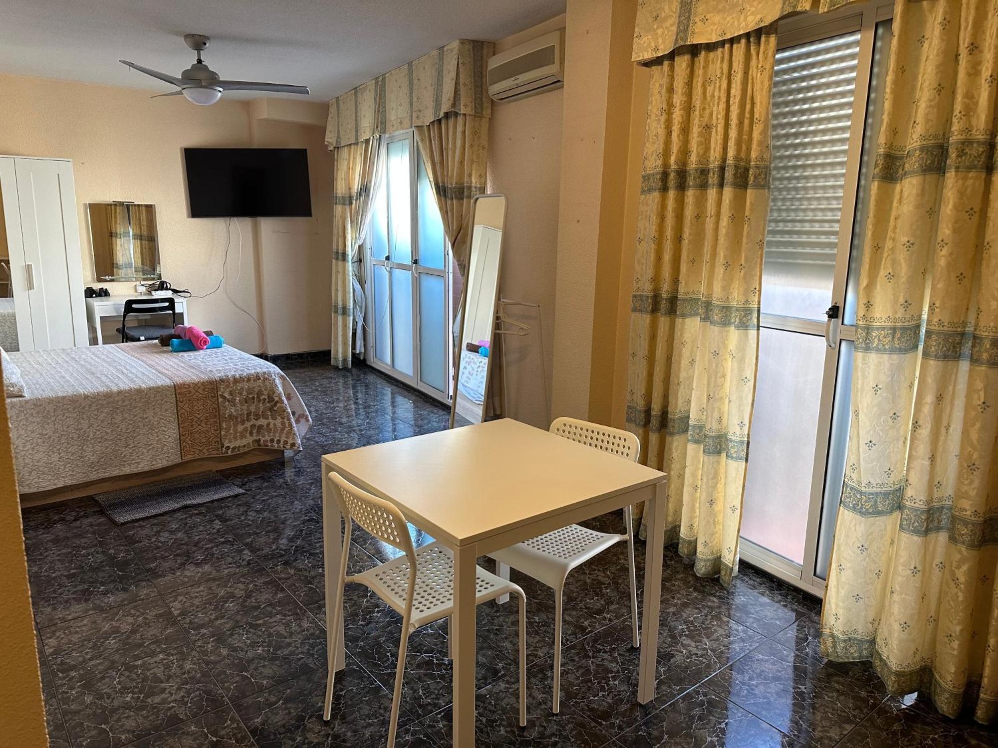 Almeria Centro Habitacion Privada En Apartamento Compartido Екстер'єр фото
