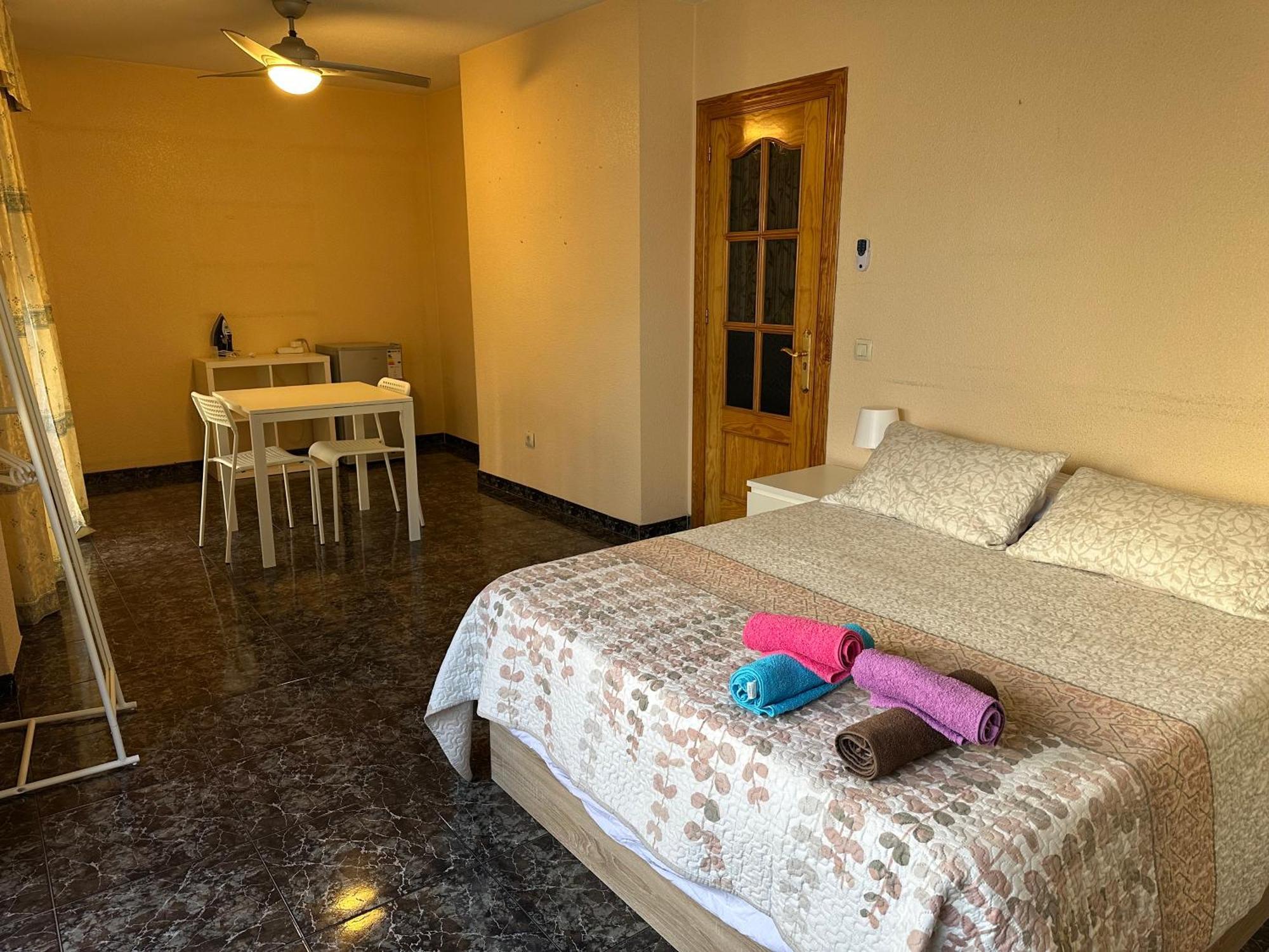 Almeria Centro Habitacion Privada En Apartamento Compartido Екстер'єр фото