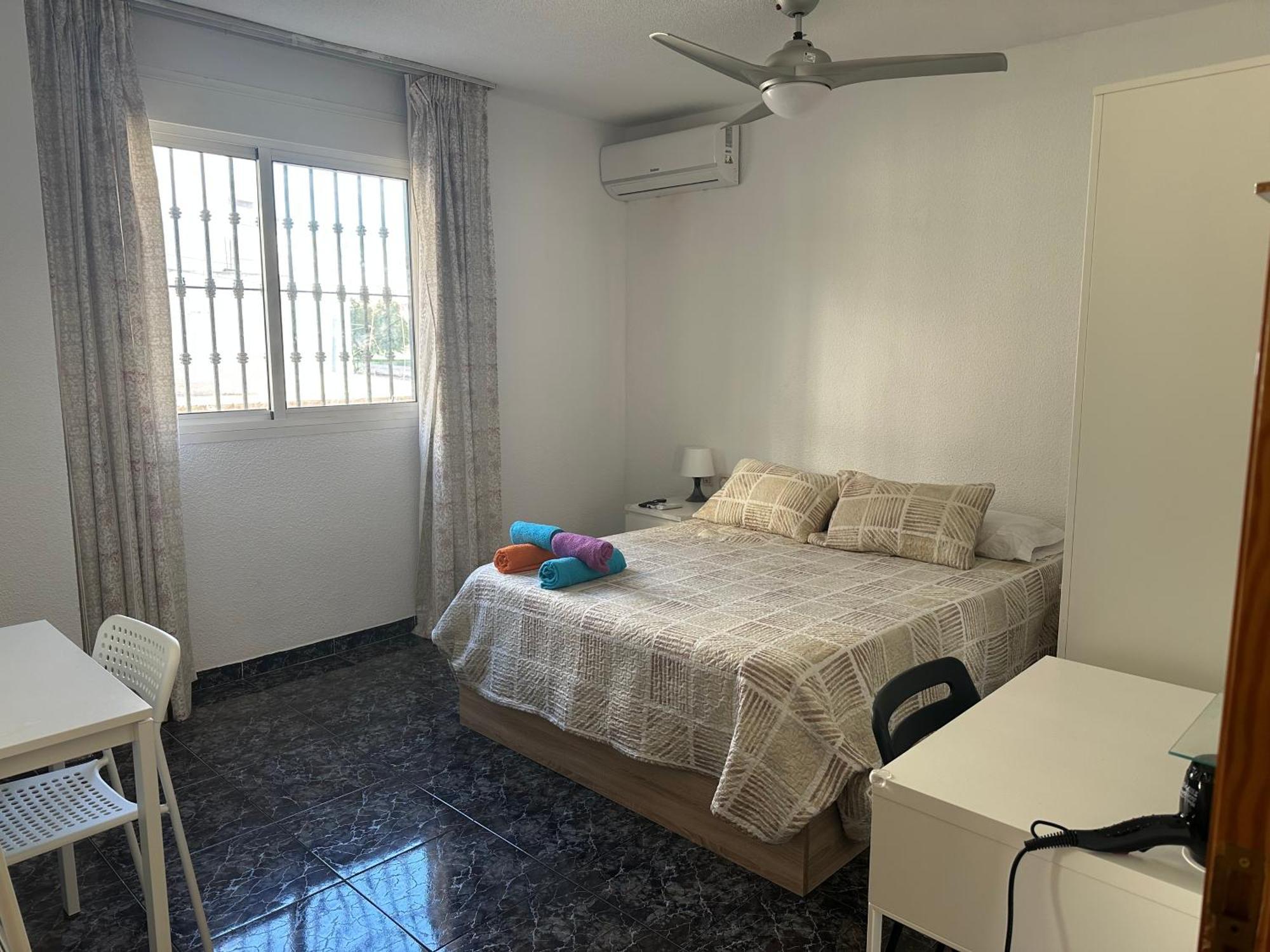 Almeria Centro Habitacion Privada En Apartamento Compartido Екстер'єр фото